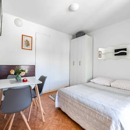 Apartament Radan - Near Brulo Beach *