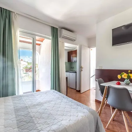 Radan - Near Brulo Beach Apartament Poreč